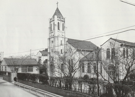 1951年当時の教会と幼稚園